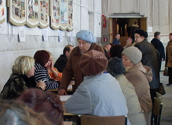 Омичи на приеме у юристов Администрации города Омска в ДК &laquo;Сибиряк&raquo;