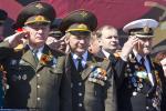 Парад принимают командование Омского гарнизона и ветераны Великой Отечественной войны
