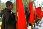 На штандартах, специально изготовленных к 70-летию Победы, написаны названия омских военных соединений