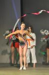 Гостей приветствуют представители спорта — на сцене гимнастка школы им. Г.П. Горенковой