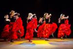 Кастаньеты придают танцу настоящий испанский колорит