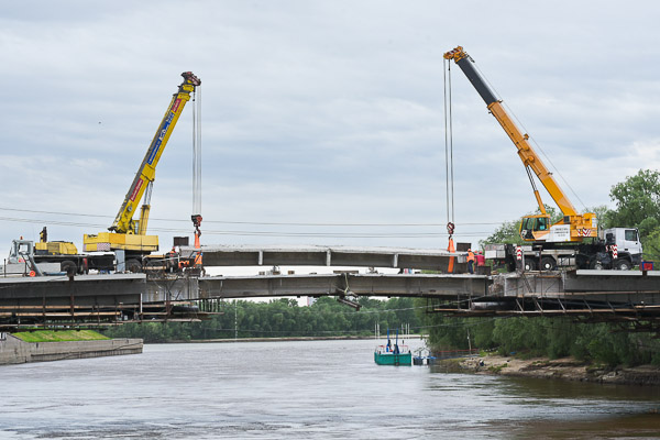 Демонтаж центральной части Юбилейного моста в Омске