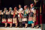 110 молодых людей и девушек были заняты в номерах перформанса