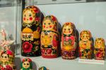Здесь можно увидеть народную игрушку различных художественных центров России