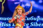 Седьмой раз за день юная жительница Минусинска срывает аплодисменты в Омске