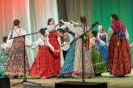 Фольклористы «Дивно» также прекрасно двигаются на сцене: ручеек