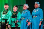 Татарскую песню «Гел бергә» исполняет фольклорный ансамбль «Умырзая»