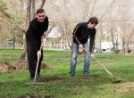 Тёплая весенняя погода располагала к труду на благо родного города