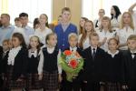 Рядом со вчерашними дошколятами стояли будущие выпускники — одиннадцатиклассники