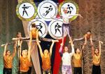 Под занавес торжества омские гимнасты показали феерический номер