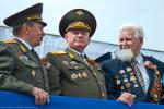 Рядом с ветеранами — армейские командующие