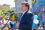 Мэр города Вячеслав Двораковский открывает праздничный концерт