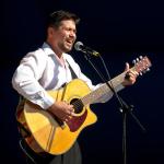 Денис Гладков с песней «Кривозеркалье»