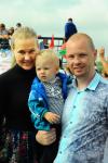 Двукратный олимпийский чемпион по боксу Алексей Тищенко с семьей на открытии спортивной дорожки