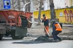 Устраняется образовавшаяся колейность асфальтового покрытия