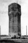 Первая водонапорная башня была построена на высоком месте в 1914 году