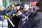 В полдень горожан в парке встречал духовой оркестр