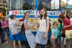 Когда основное раскрашено, можно позировать фотографам
