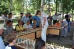 Сеанс одновременной игры проводил международный гроссмейстер Владислав Артемьев