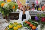 Участница выставки Валентина Розанова может по праву гордиться урожаем помидоров