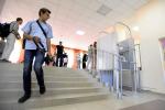 Подъемник в холле первого этажа для маломобильных групп населения
