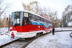 На конечной. Между рейсами необходимо осматривать вагон на предмет повреждений