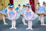 Маленькие балерины — словно фарфоровые статуэтки