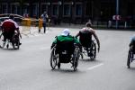 По отдельной программе соревнуются люди с инвалидностью, которые своим примером показывают необходимость спорта