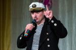 Ведущий концерта — капитан Врунгель