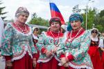 Удивительное свойство народного костюма — в группе смотрится еще лучше!