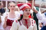 Девушка в мордовском национальном костюме