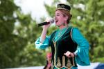На смену хореографическим номерам приходят песни на языках народов России