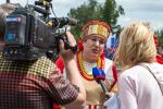 Журналисты просят поделиться впечатлениями о празднике