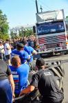 Россияне «помогли» фуре проехать все 15 метров!