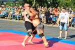 Спортсмены соблюдают правила древнего единоборства