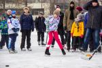 Представители хоккейного клуба «Авангард» проводят конкурсы на льду
