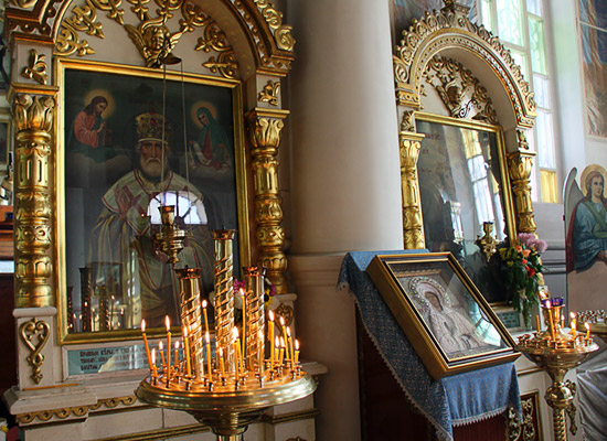 Innenausstattung der Kosakenkirche Nikolskaja