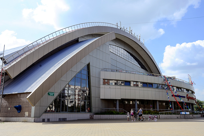 Спортивный комплекс «Красная Звезда» включает три тренажерных зала, административное здание, раздевалки, душевые, Омск