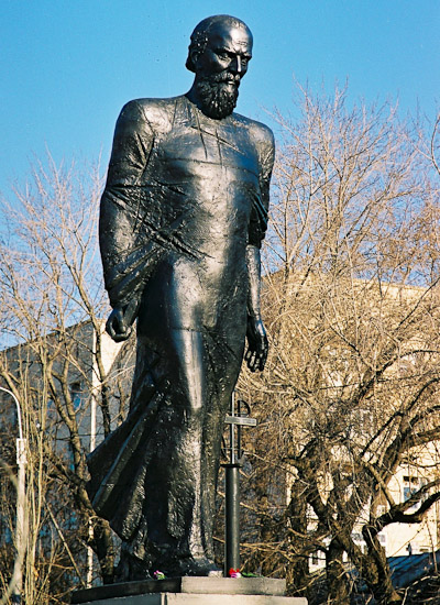 Fjodor Michailovitsch Dostojevski- Denkmal, Bildhauer Sergej Golovanzev, Architekt Albert Karimov